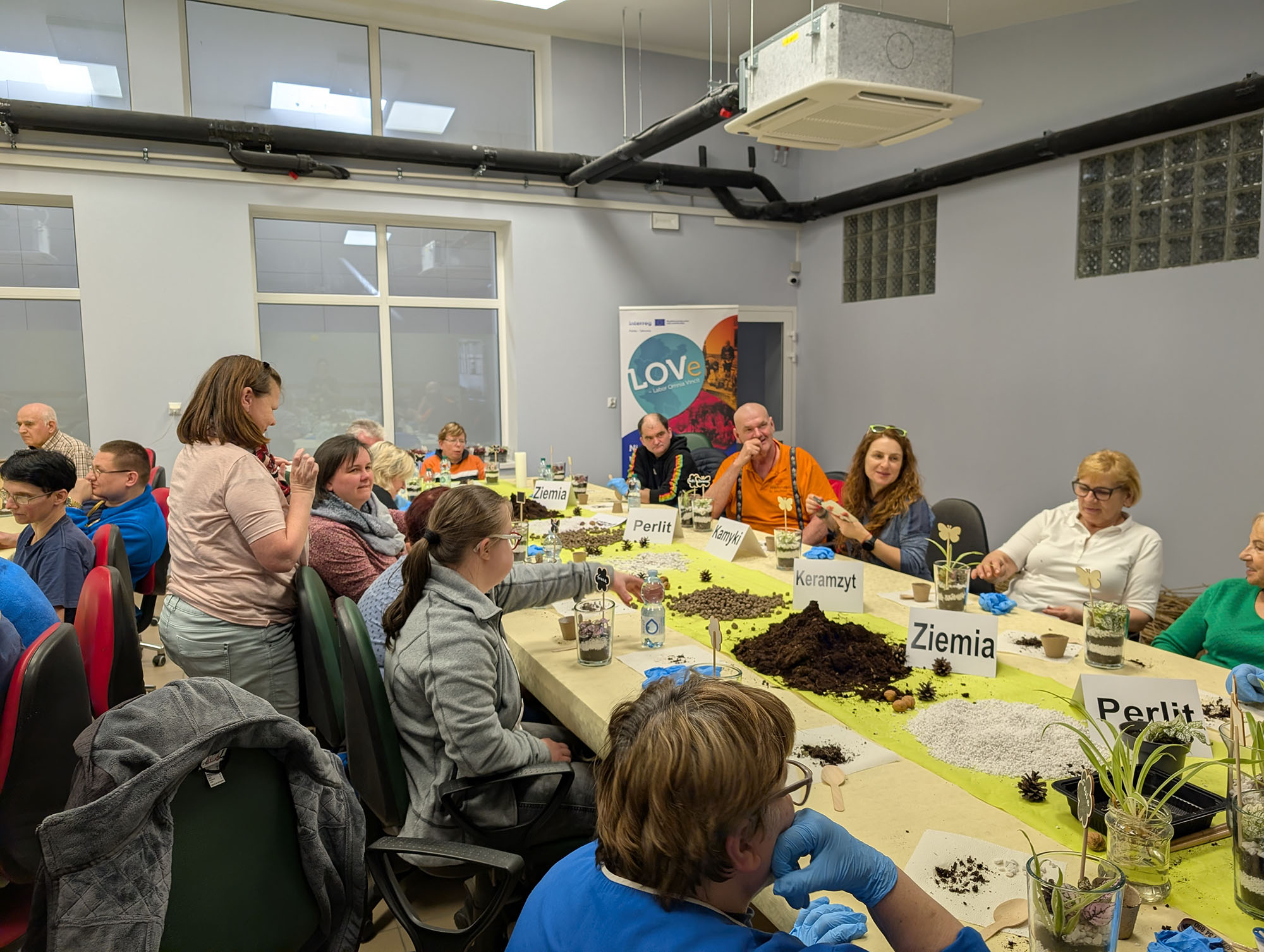 2025 - Workshop in Polen: Kreativer Flaschengarten